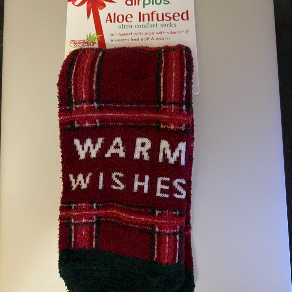 Holiday AirPlus Aloe Infused Ultra Comfort Socks Women’s 5-11